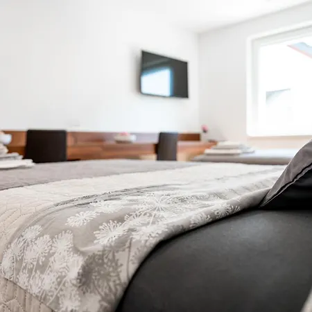 Bed and breakfast Sobe In Apartmaji Bama