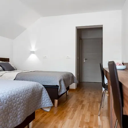 Bed and breakfast Sobe In Apartmaji Bama