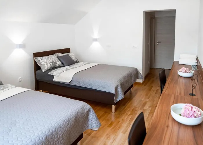 Sobe In Apartmaji Bama 3*